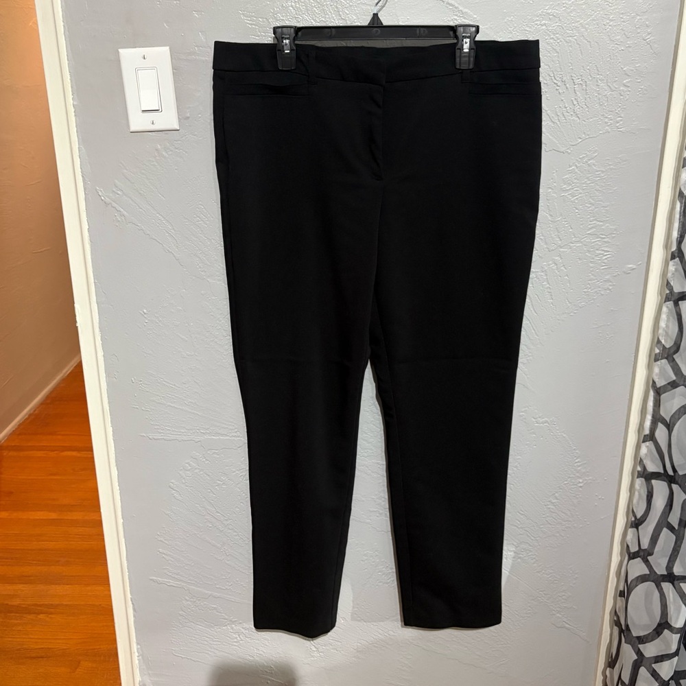 Dana Buchman Black Straight Leg Trousers